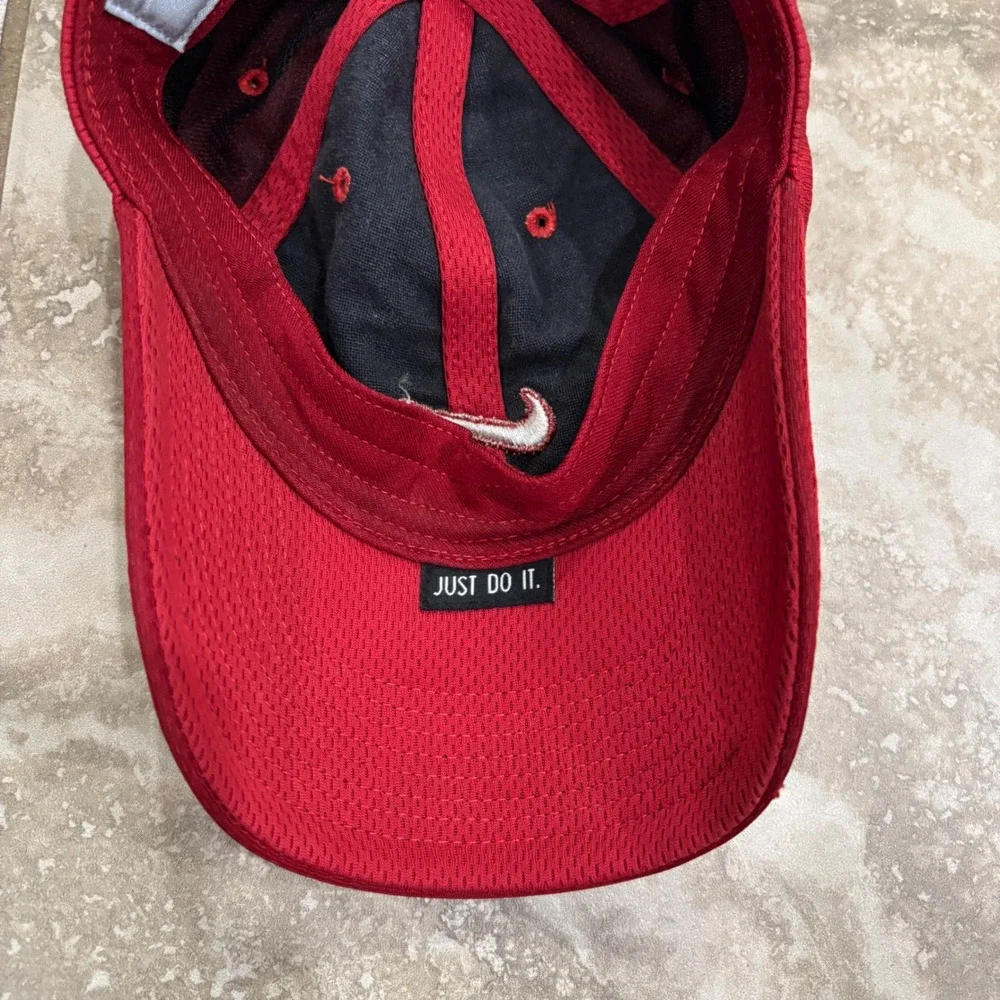 Nike Mens Red Mesh Adjustable Baseball Cap Hat Swoosh Logo Just Do It One Size